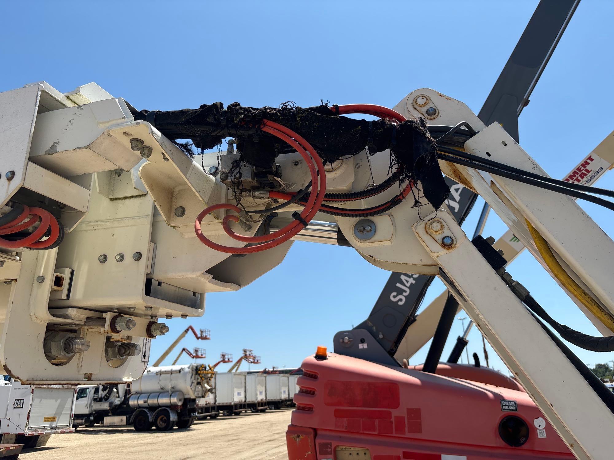 2016 SNORKEL TB126J BOOM LIFT SN:TB126J-04-000124 4x4, powered by diesel engine, equipped with