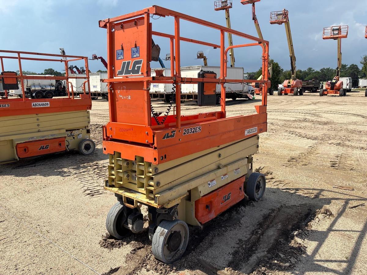2018 JLG 2032ES SCISSOR LIFT SN:200264138 electric powered, equipped with 20ft. Platform height,