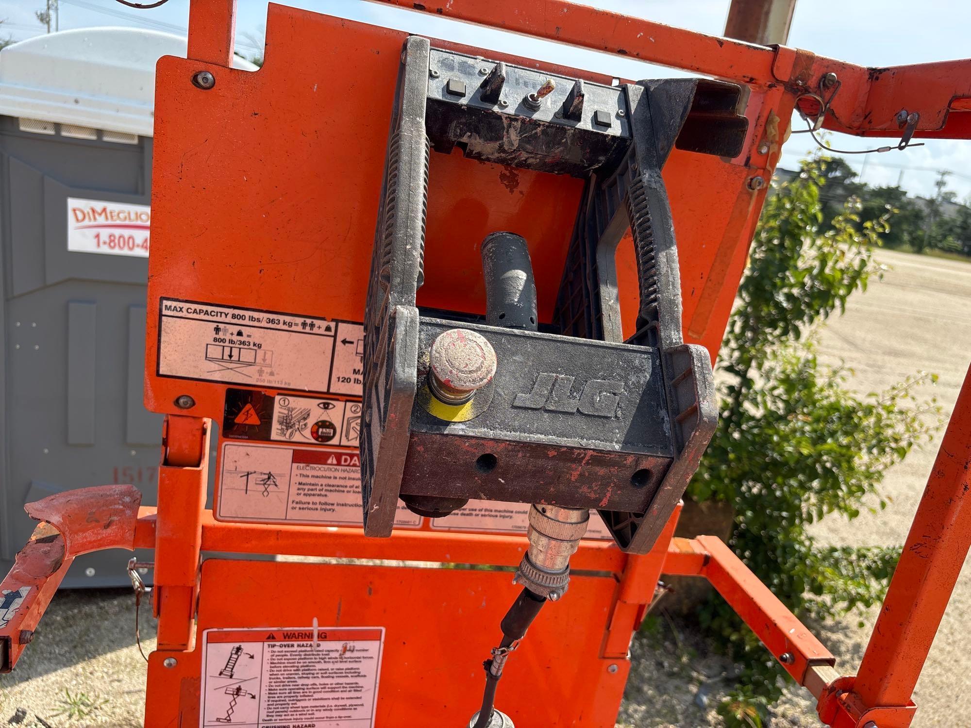 2018 JLG 2032ES SCISSOR LIFT SN:200264138 electric powered, equipped with 20ft. Platform height,