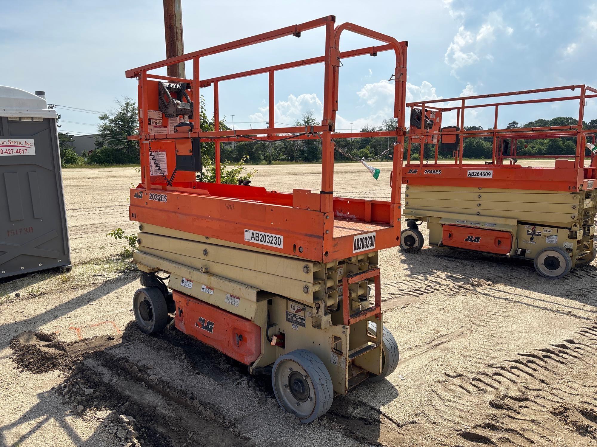 2018 JLG 2032ES SCISSOR LIFT SN:200264138 electric powered, equipped with 20ft. Platform height,