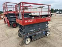 SKYJACK SJIII4632 SCISSOR LIFT SN:70020428 electric powered, equipped with 32ft. Platform height,