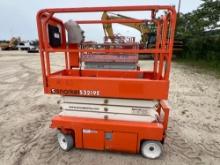 SNORKEL S3219 SCISSOR LIFT SN:180906506 electric powered, equipped with 19ft. Platform height, slide