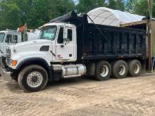2004 MACK GRANITE DUMP TRUCK VN:1M2AG11CX4M010379 powered by Mack diesel engine, equipped with 8LL