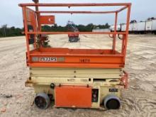 JLG 1932R SCISSOR LIFT SN:241467 electric powered, equipped with 19ft. Platform height, slide out
