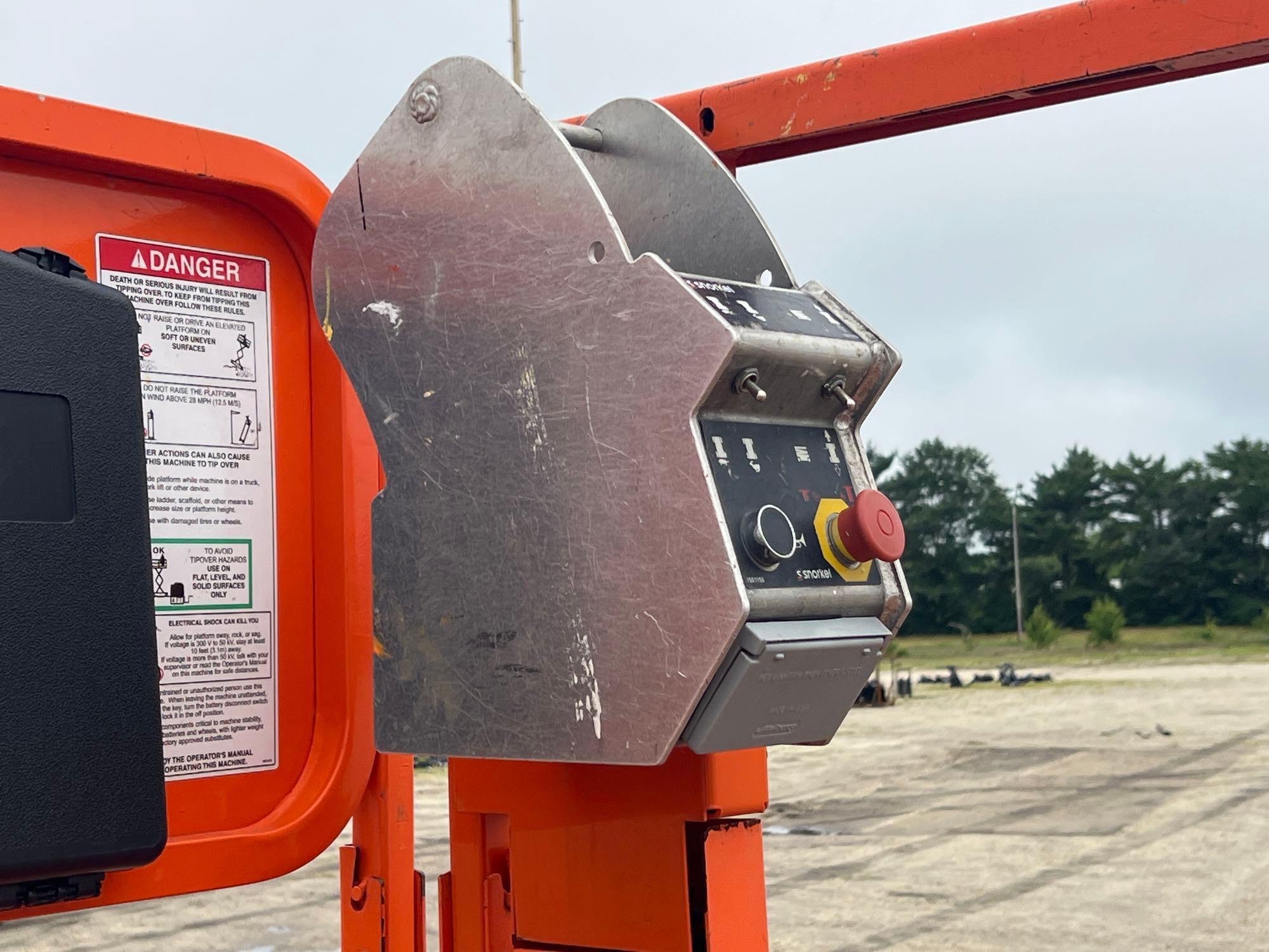 2019 SNORKEL S3226E SCISSOR LIFT SN:S3226E-04-190100812 electric powered, equipped with 26ft.