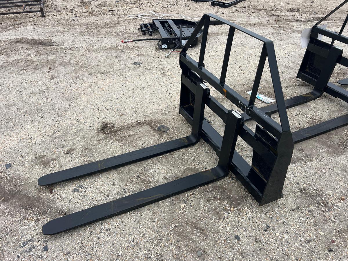 NEW GIYI FORKS SKID STEER ATTACHMENT