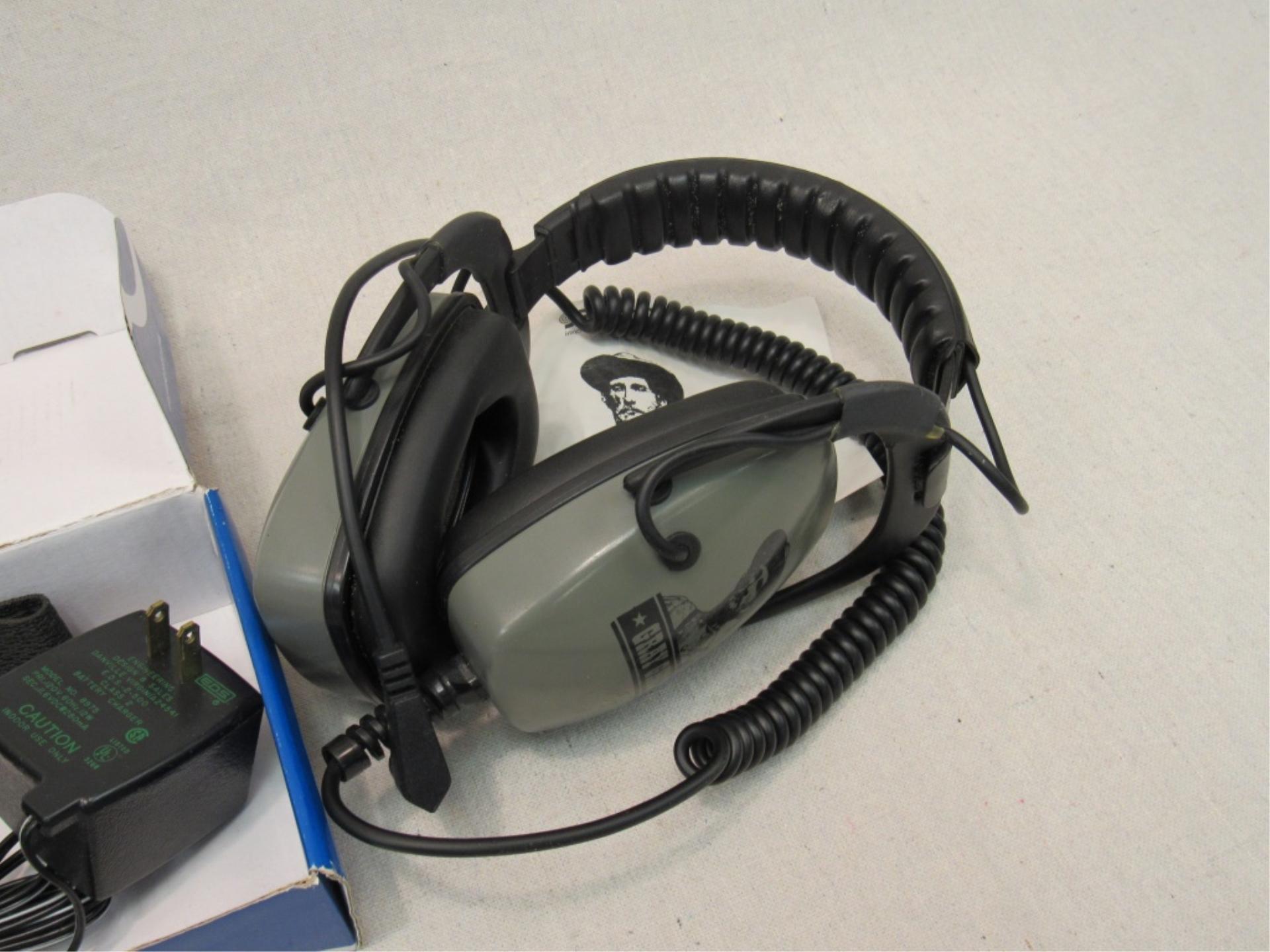White's Spectrum XLT Metal Detector-