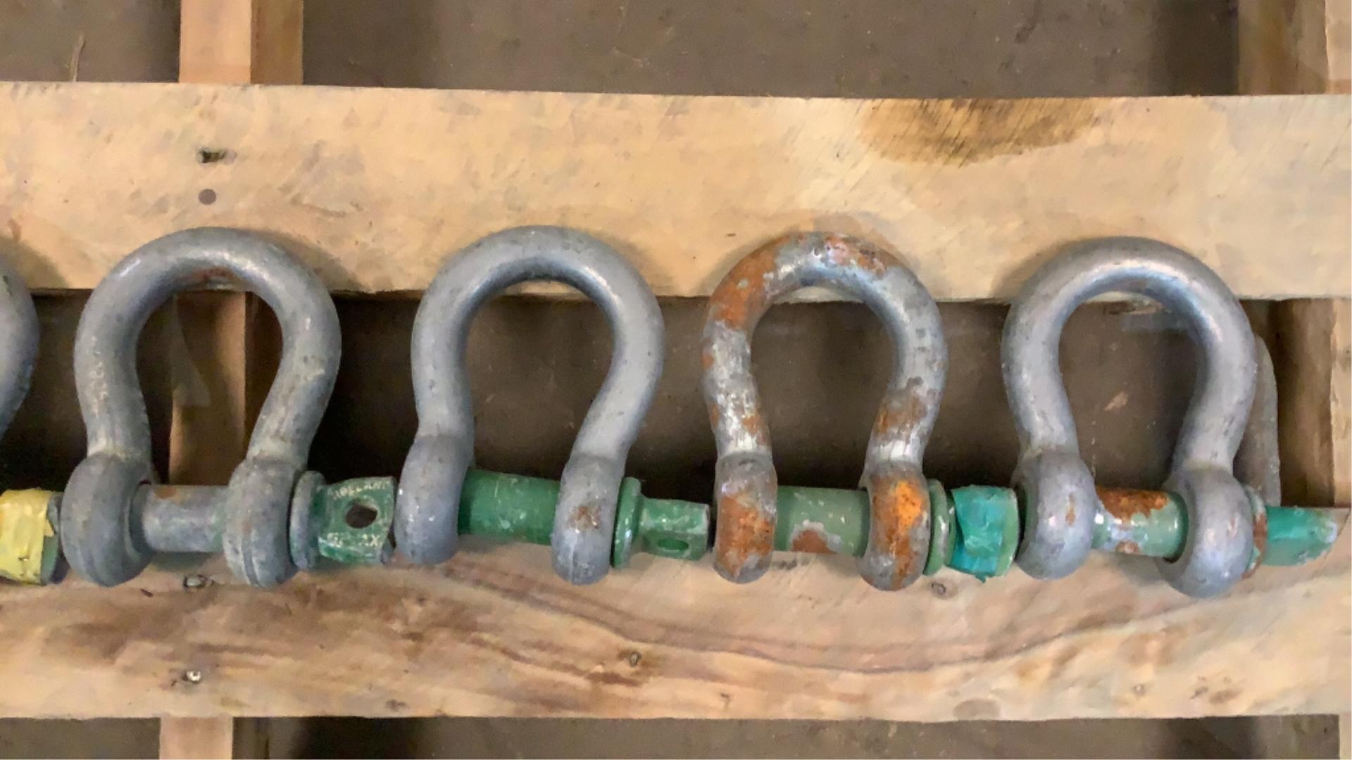 (8) 6 1/2 Ton Shackles