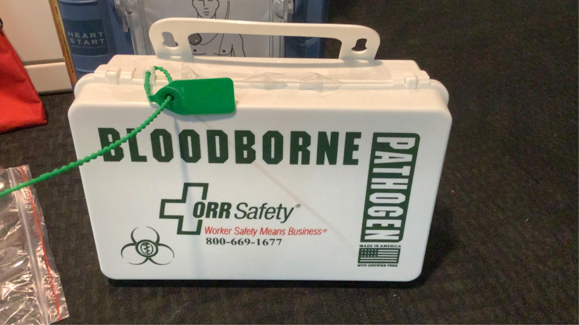 Phillips Heartstart Defibrillator With Case M5066A