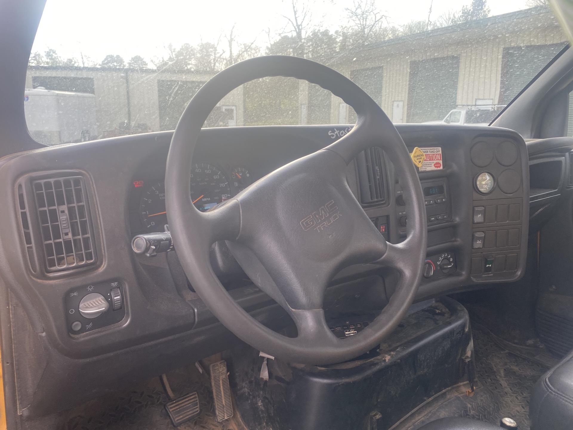2005 GMC C7500 Digger Derrick 4X2