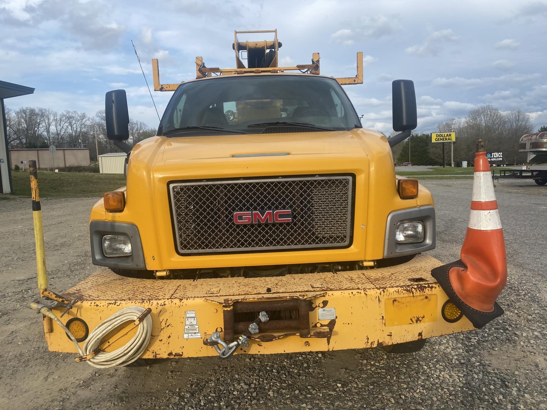 2005 GMC C7500 Digger Derrick 4X2