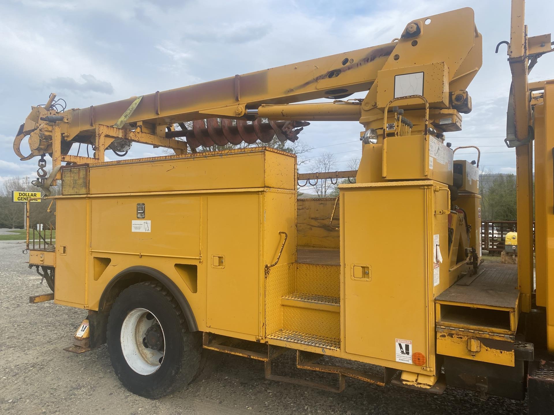 2005 GMC C7500 Digger Derrick 4X2