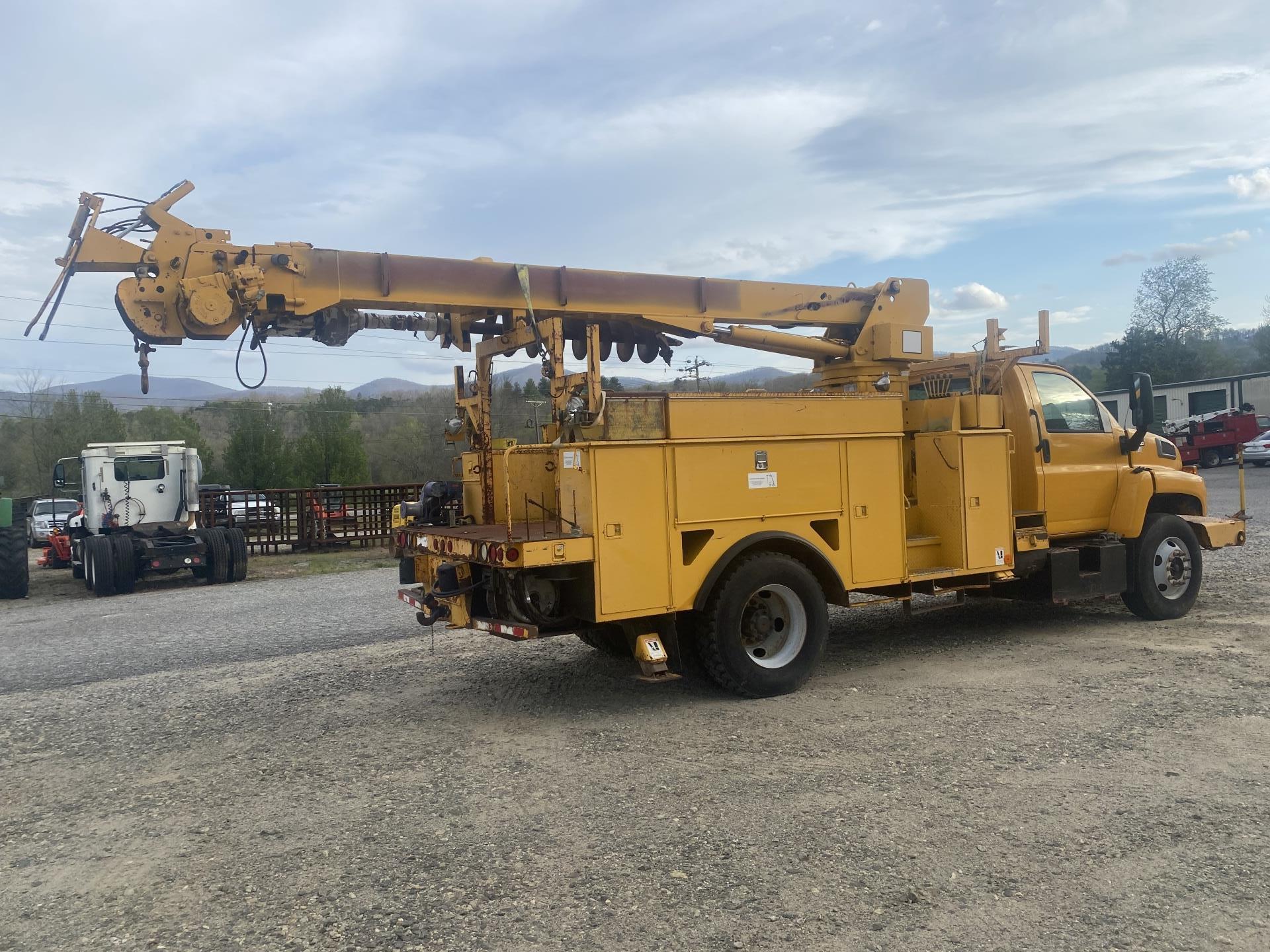 2005 GMC C7500 Digger Derrick 4X2