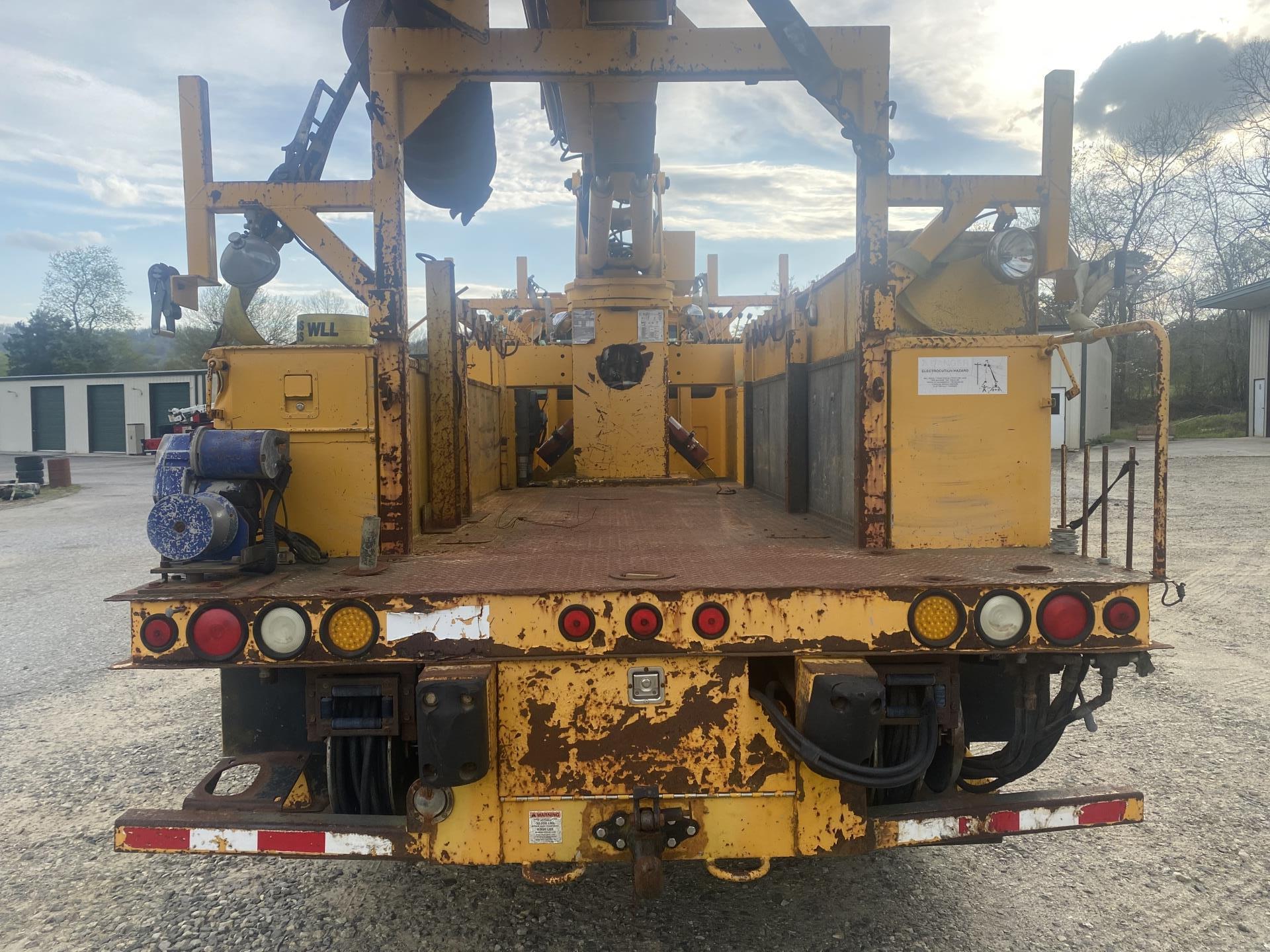 2005 GMC C7500 Digger Derrick 4X2