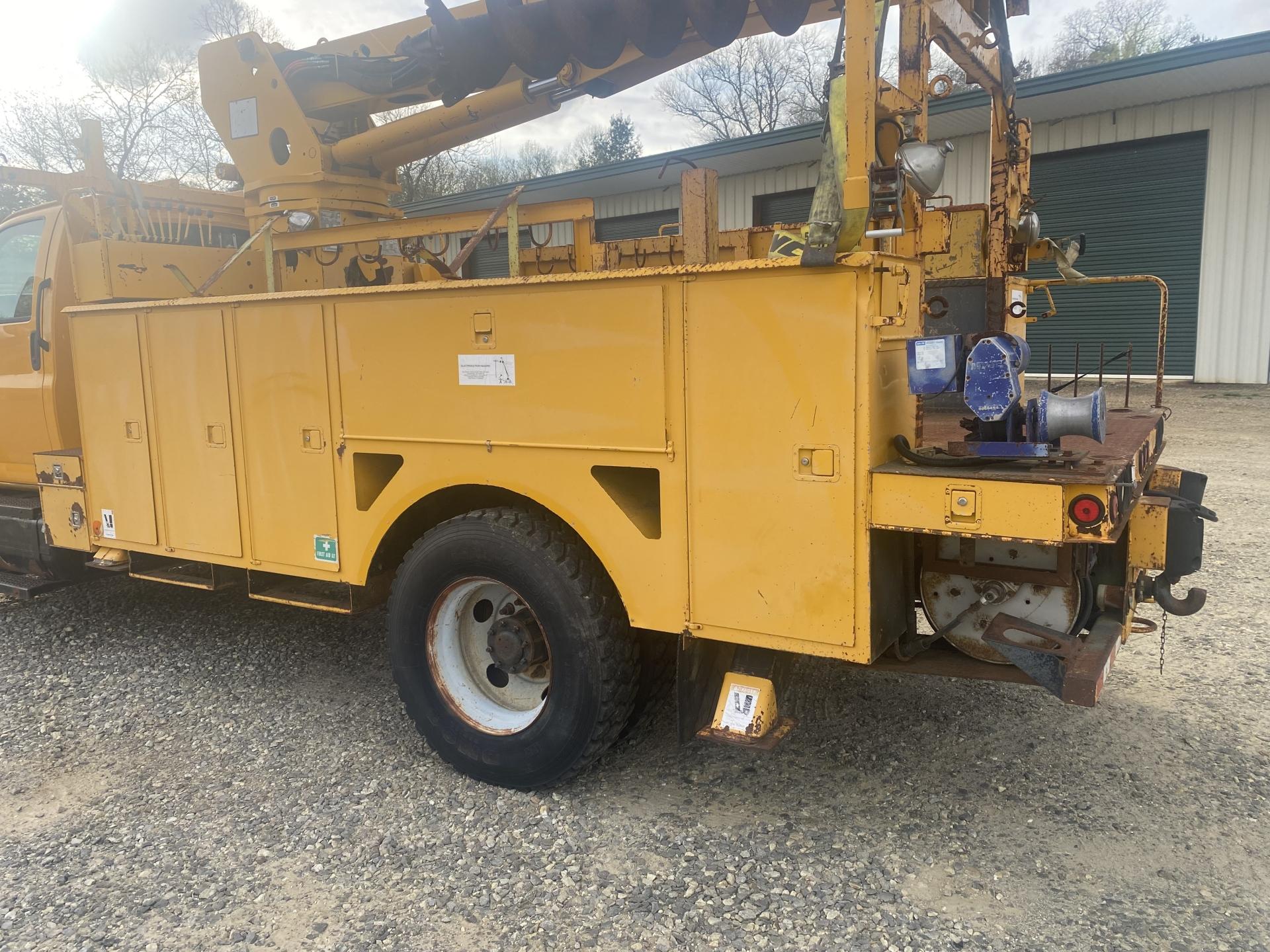 2005 GMC C7500 Digger Derrick 4X2