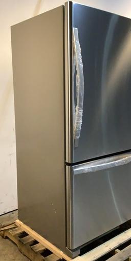 Whirlpool Refrigerator WRB322DMBM03