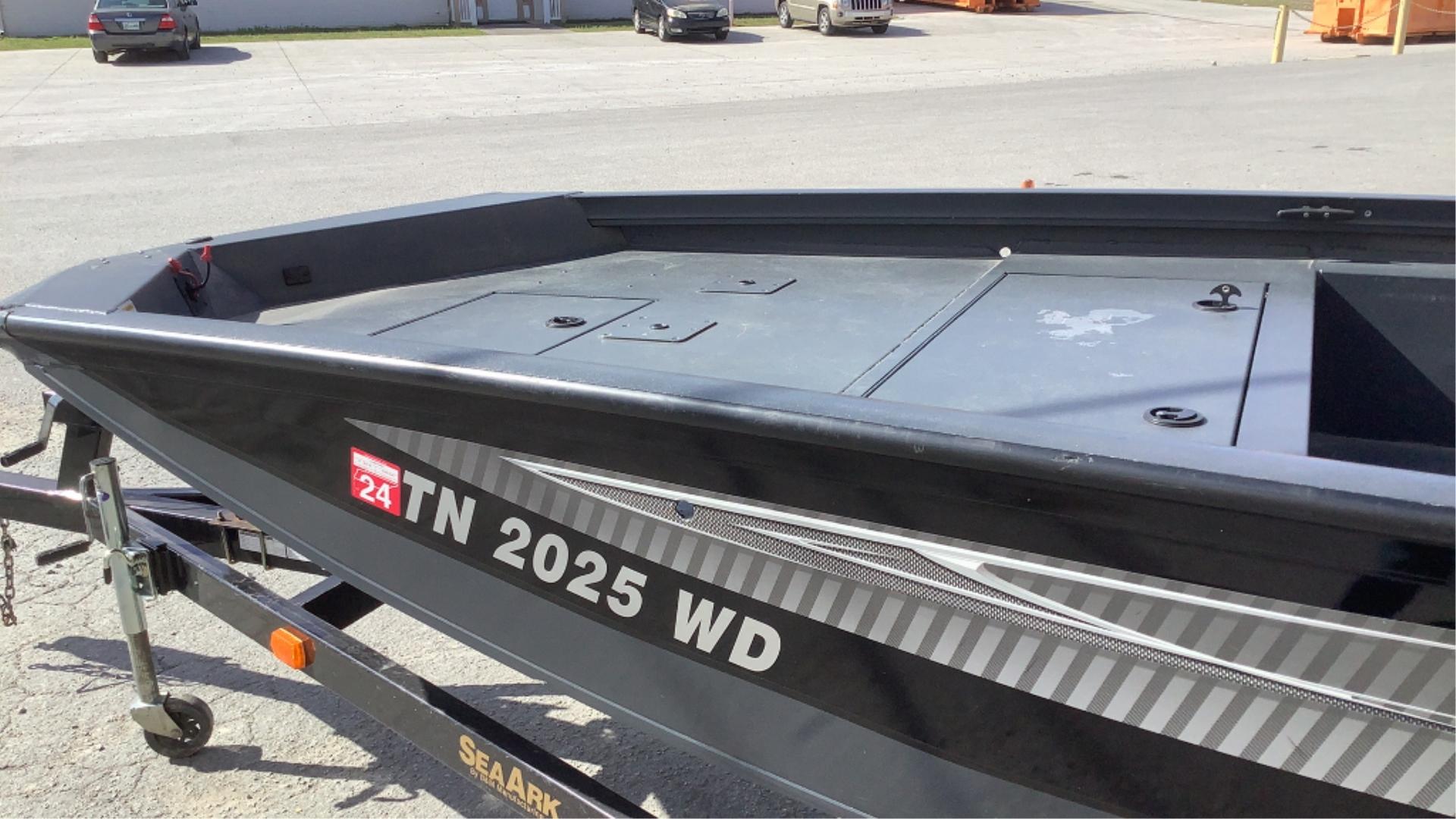 2021 Lowe STINGER178 20' Boat