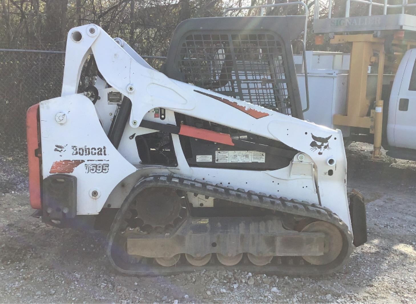 2017 Bobcat Skid Steer T595