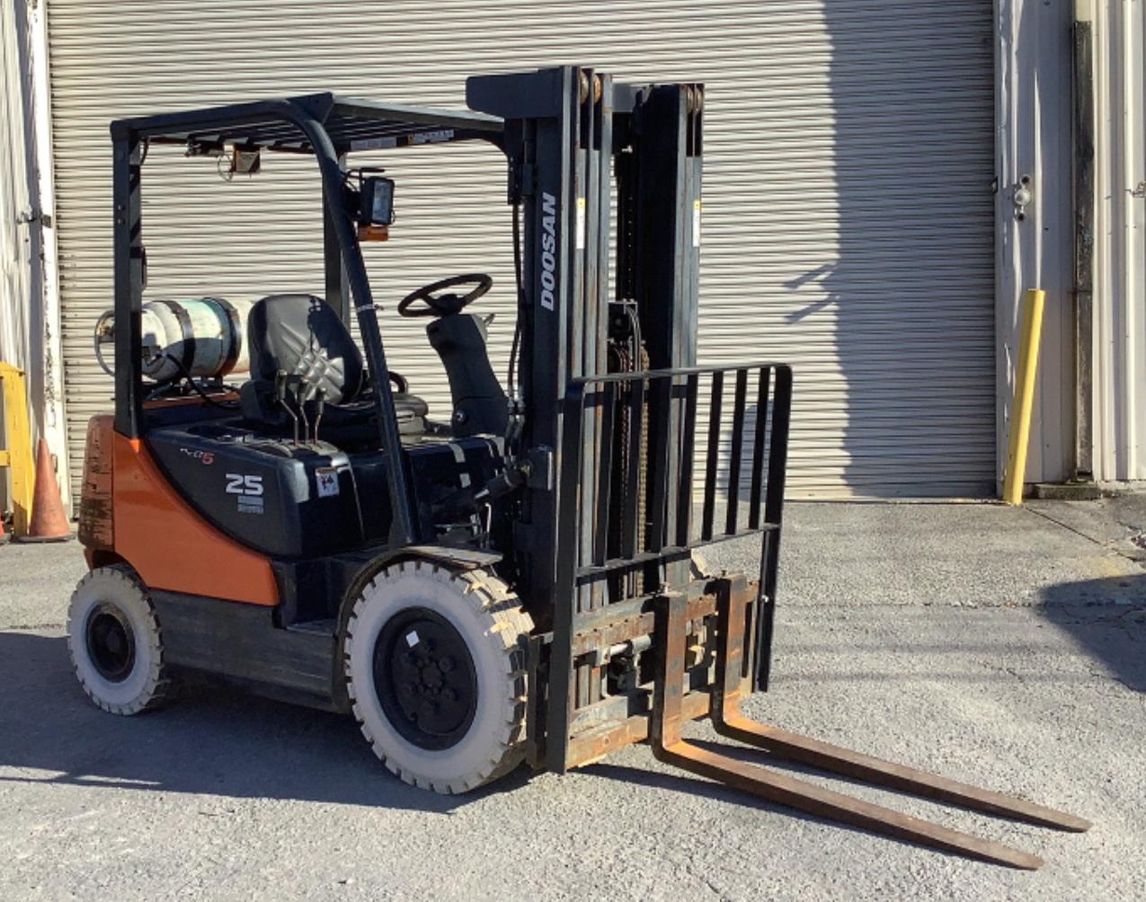 2016 Doosan 4600 lb Propane Forklift G25E-5