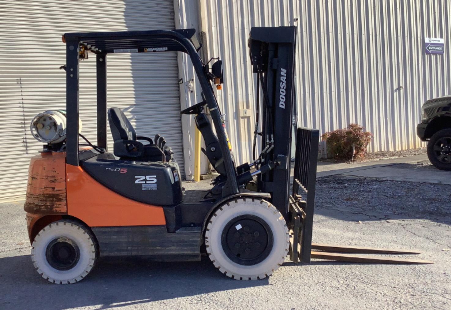 2016 Doosan 4600 lb Propane Forklift G25E-5