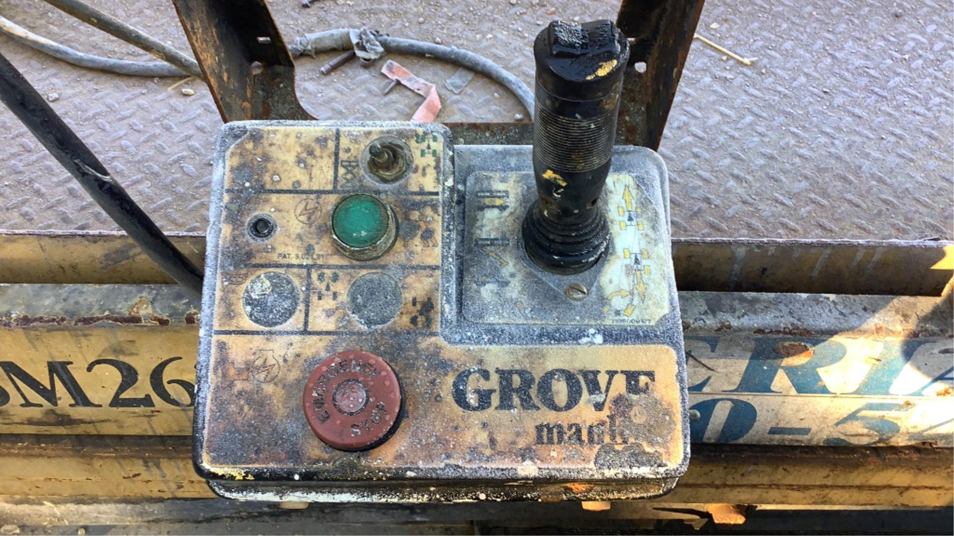 Grove Scissor Lift *INOP*