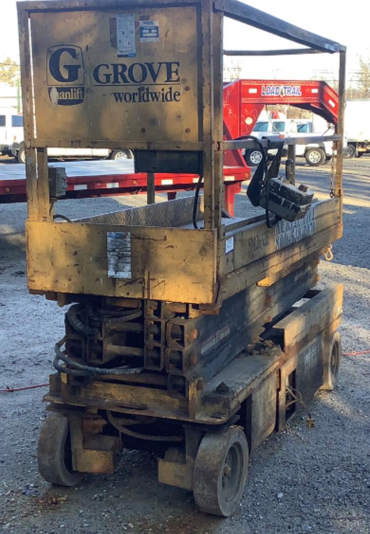 Grove Scissor Lift *INOP*