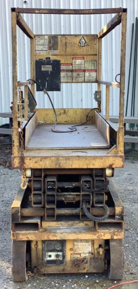 Grove Scissor Lift *INOP*