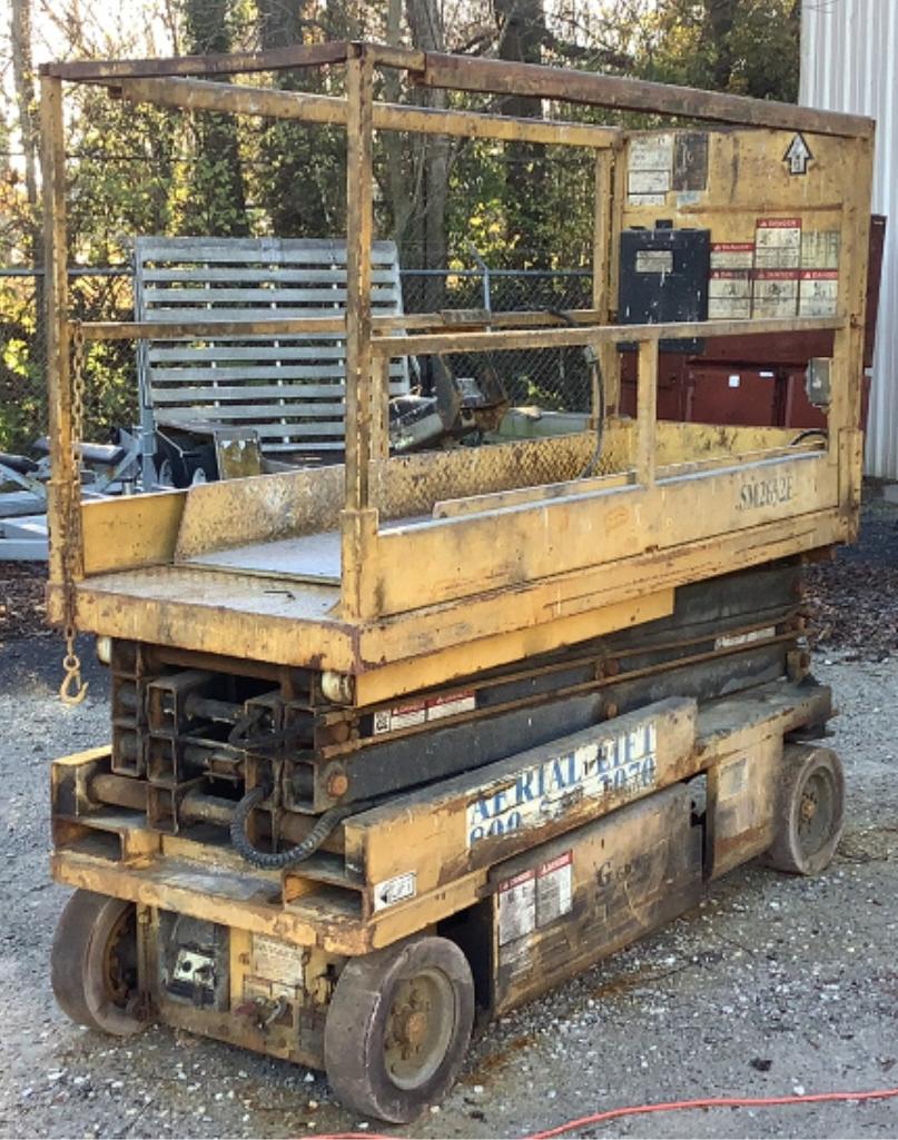 Grove Scissor Lift *INOP*