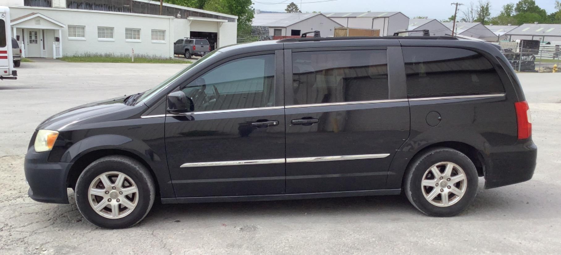 2011 Chrysler Town & Country FWD