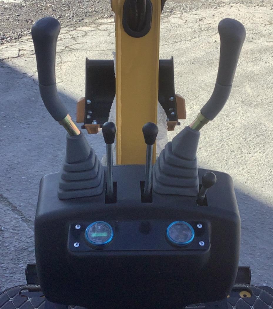 2024 Land Hero Gas Powered Mini Excavator KV16
