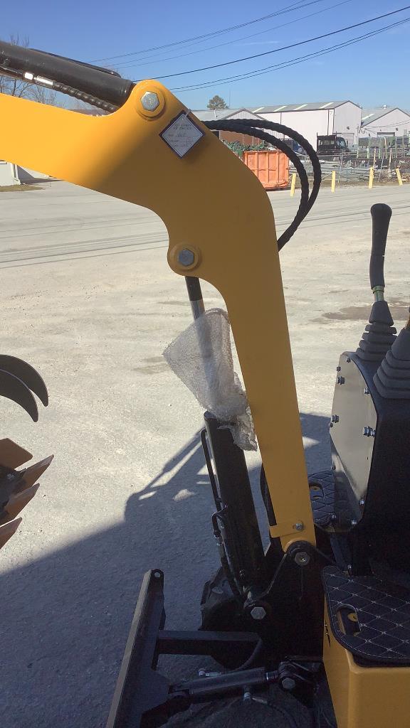 2024 Land Hero Gas Powered Mini Excavator KV16