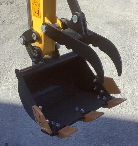 2024 Land Hero Gas Powered Mini Excavator KV16
