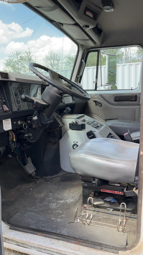 1999 International 4700 4X2 Mobile Command Center