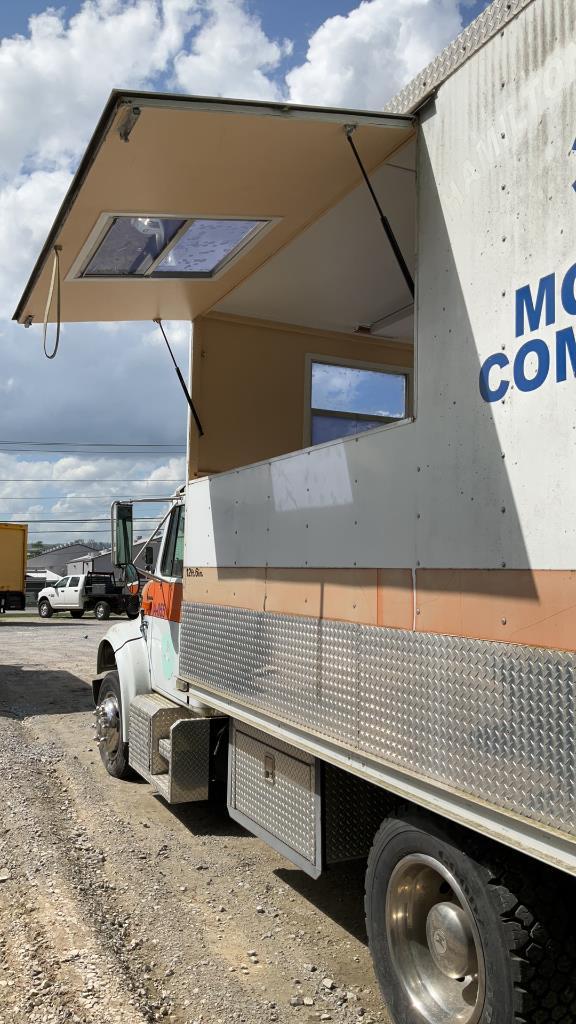 1999 International 4700 4X2 Mobile Command Center