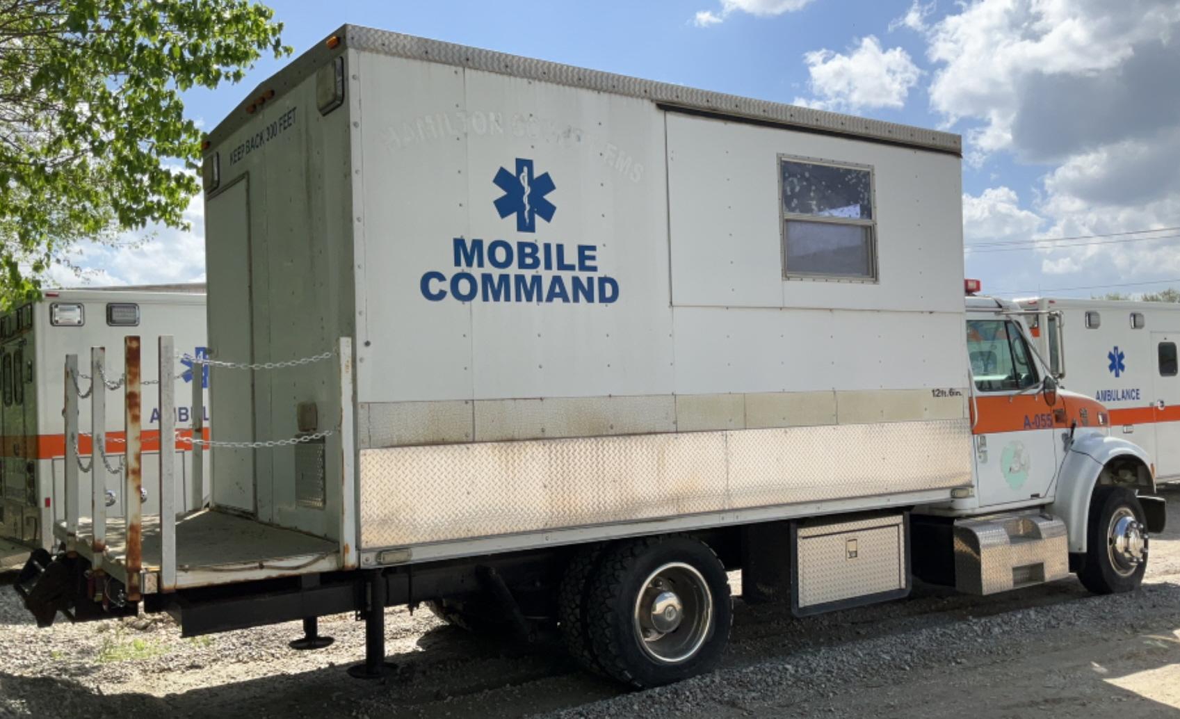 1999 International 4700 4X2 Mobile Command Center