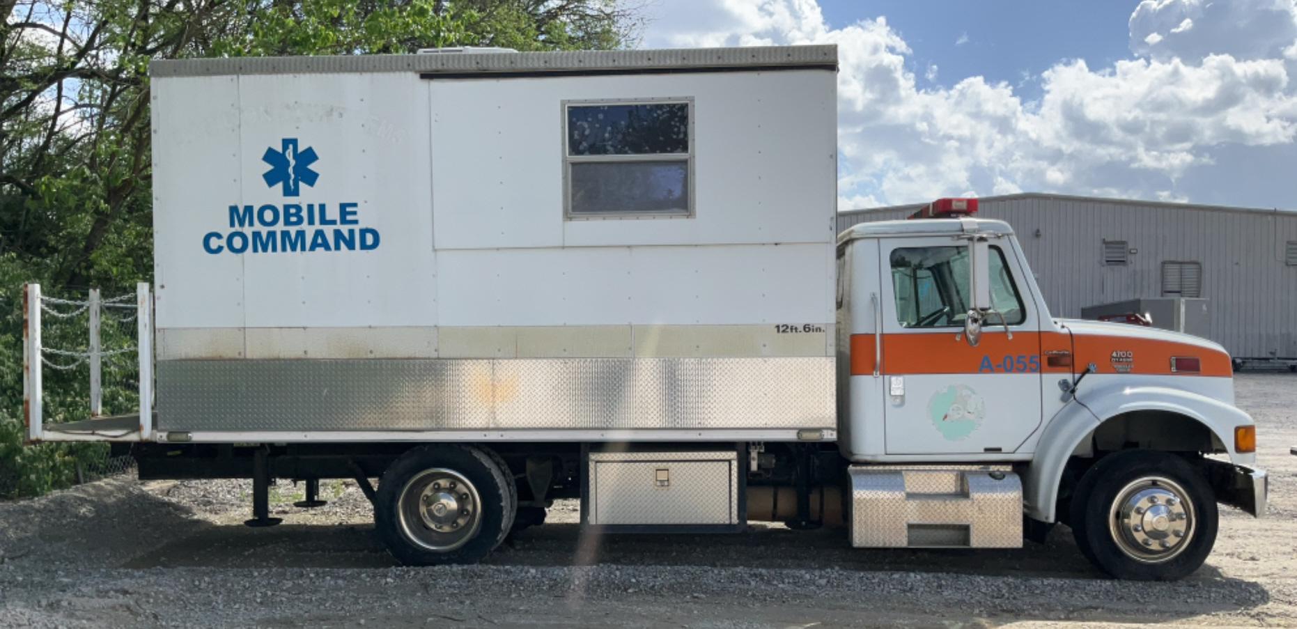 1999 International 4700 4X2 Mobile Command Center
