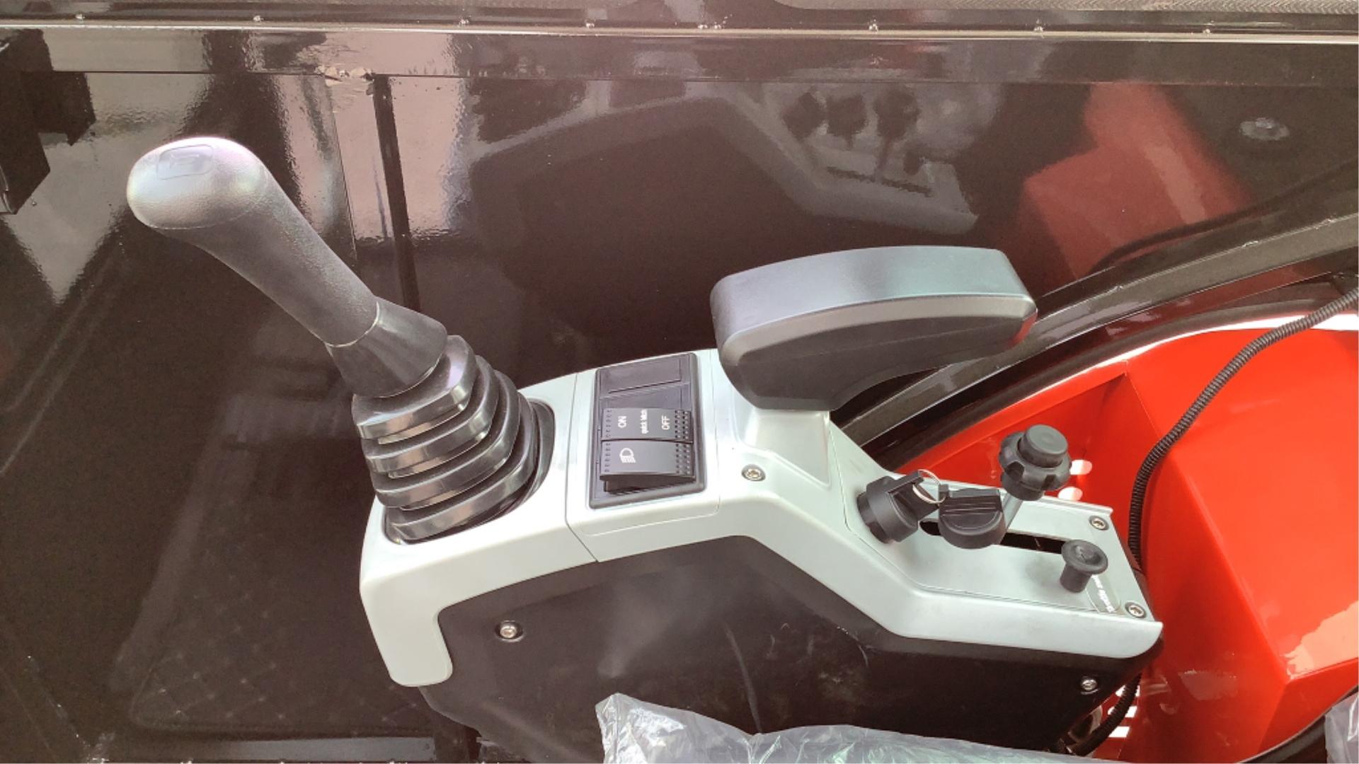 *NEW* 2025 AGT Gas Powered Mini Excavator QNT50R