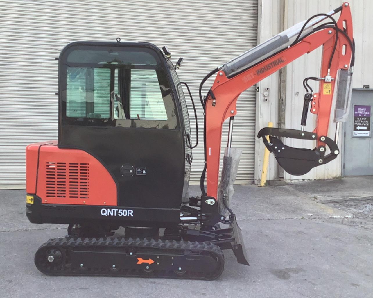 *NEW* 2025 AGT Gas Powered Mini Excavator QNT50R