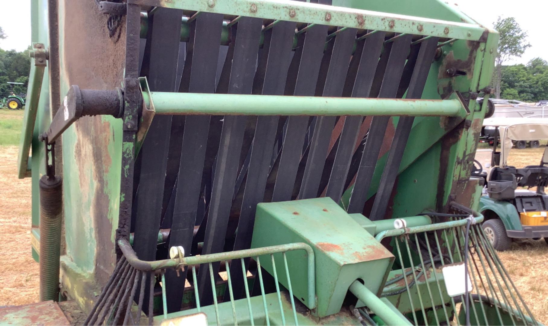 John Deere 6’ x 5’ Round Baler 510