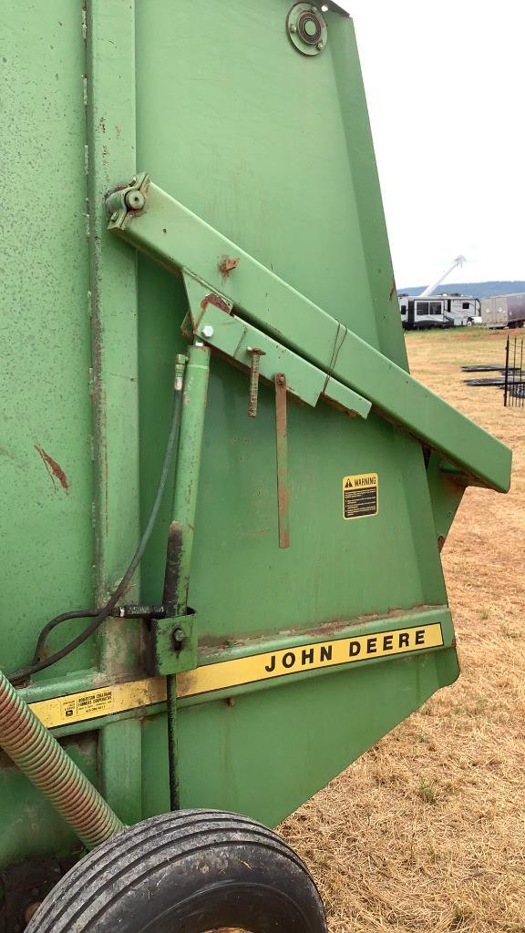John Deere 6’ x 5’ Round Baler 510