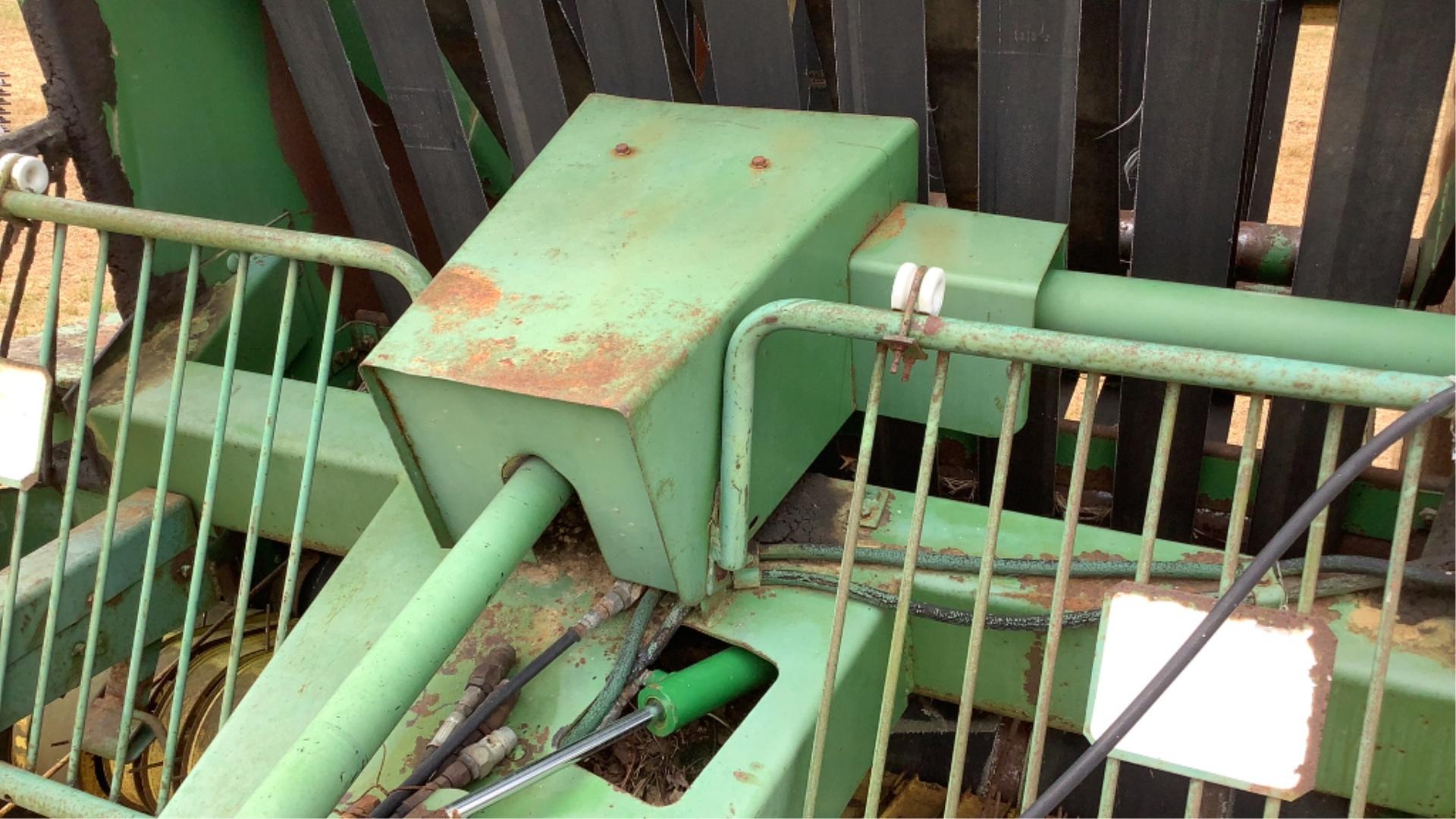 John Deere 6’ x 5’ Round Baler 510