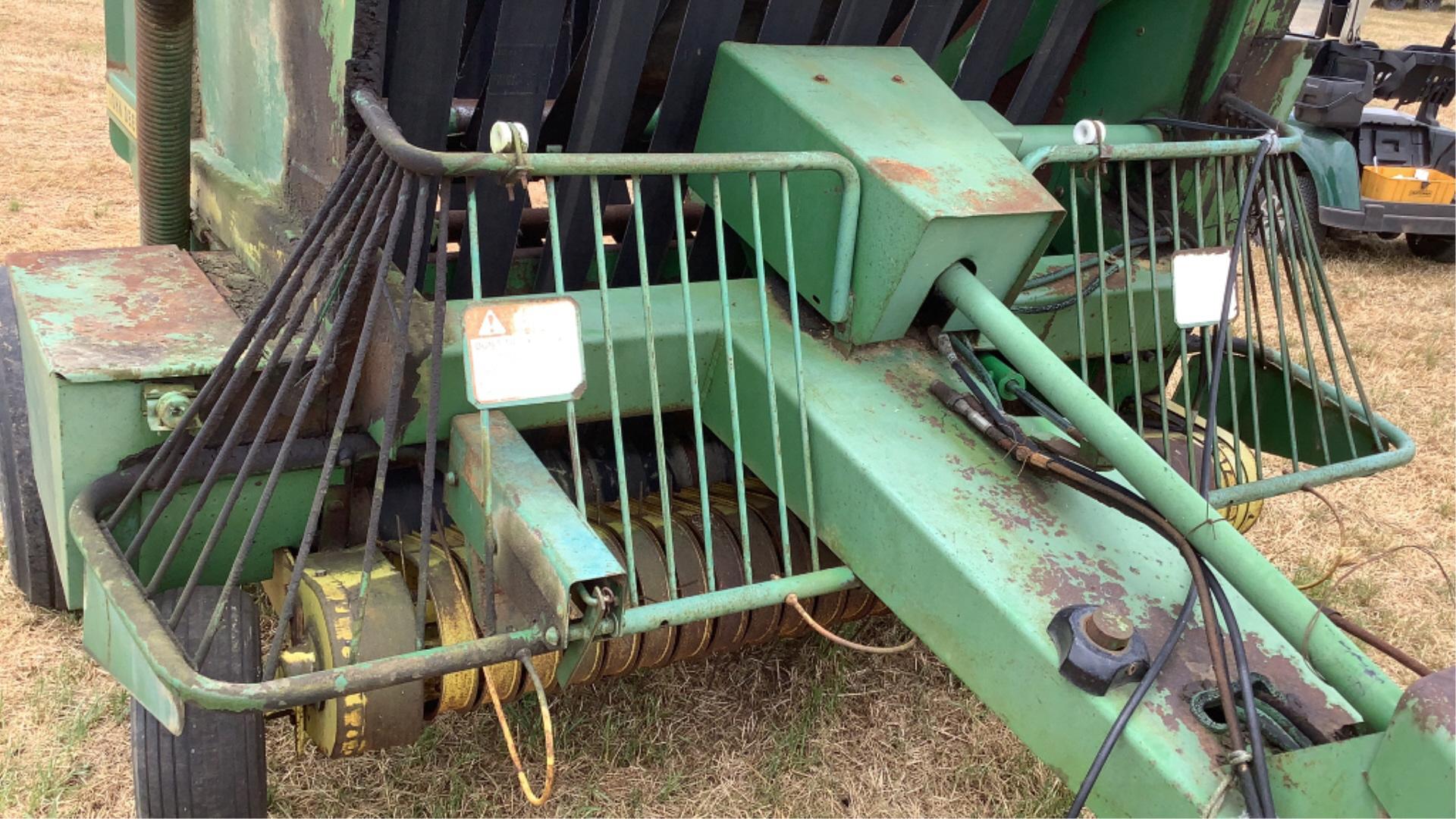 John Deere 6’ x 5’ Round Baler 510