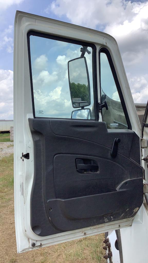 2013 International 4300 SBA 24' Flatbed Truck 4X2