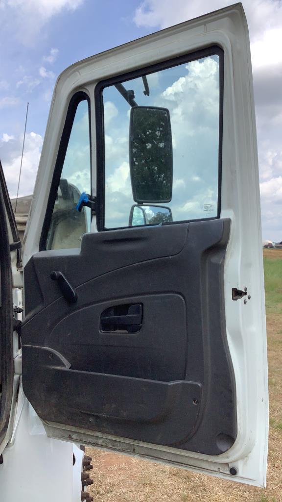 2013 International 4300 SBA 24' Flatbed Truck 4X2