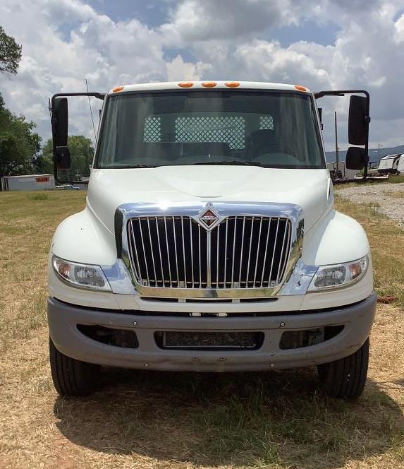 2013 International 4300 SBA 24' Flatbed Truck 4X2