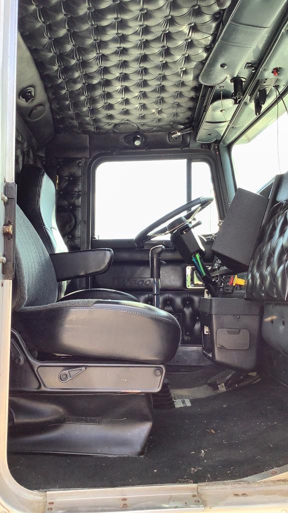 1999 Kenworth W900L Studio Sleeper Cab 6x4