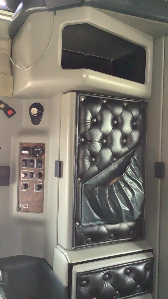 1999 Kenworth W900L Studio Sleeper Cab 6x4