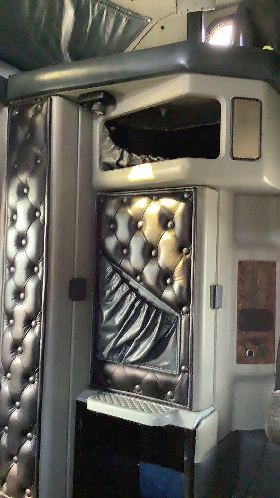 1999 Kenworth W900L Studio Sleeper Cab 6x4
