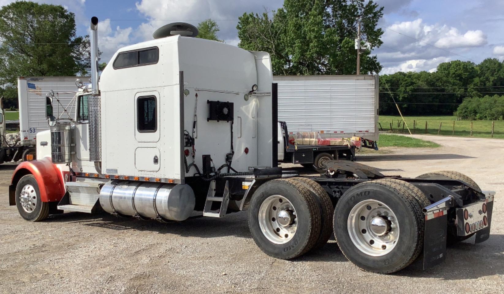 1999 Kenworth W900L Studio Sleeper Cab 6x4