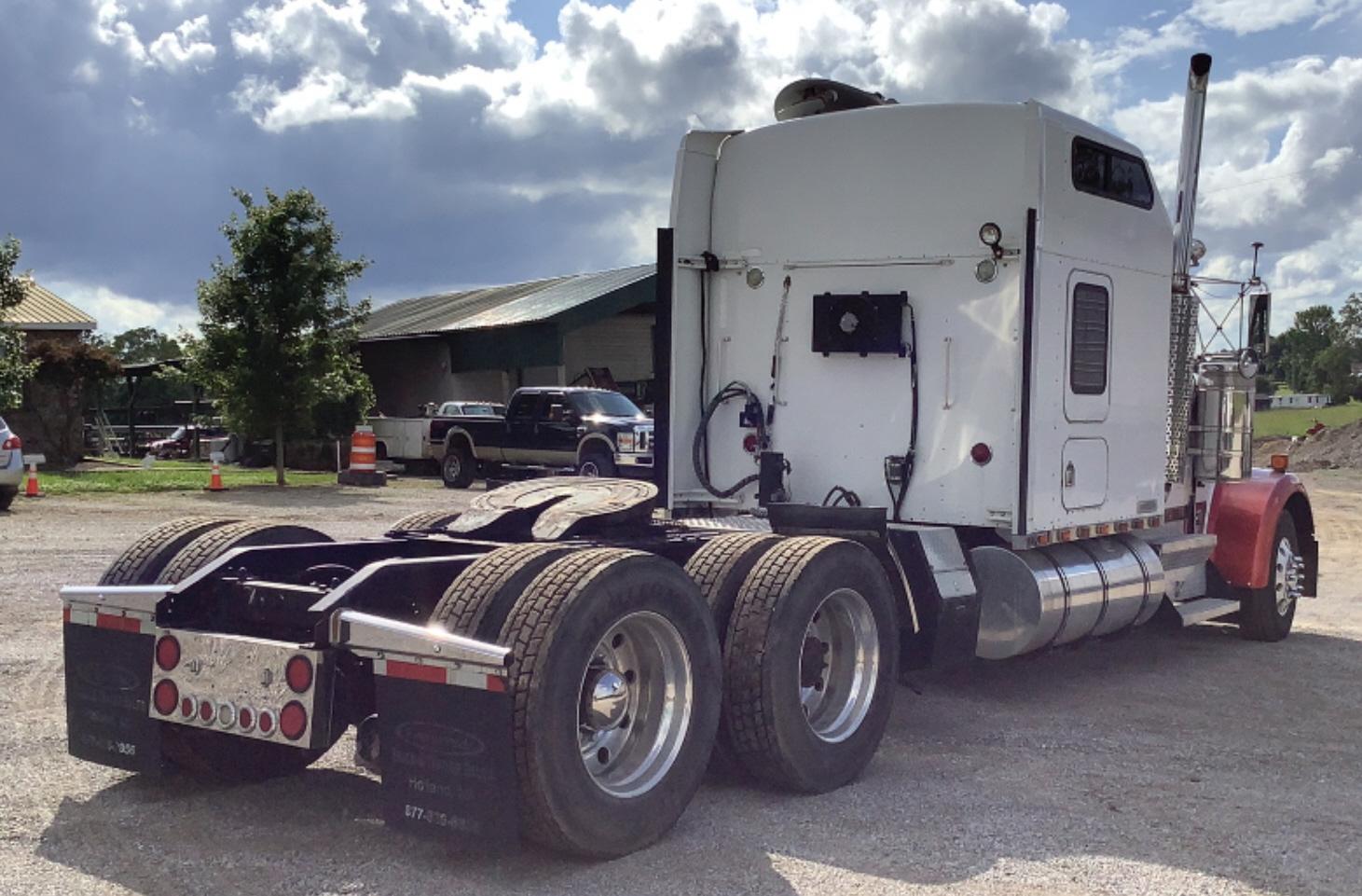 1999 Kenworth W900L Studio Sleeper Cab 6x4